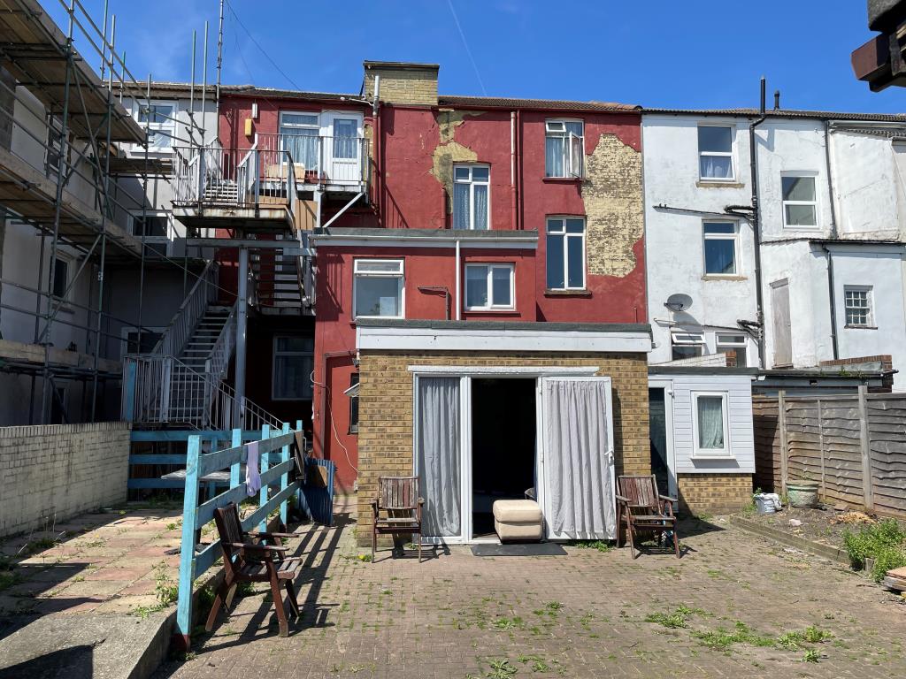 Lot: 157 - RESIDENTIAL INVESTMENT WITH POTENTIAL FOR ADDITIONAL LETTING ROOMS - Garden of HMO with patio and external staircase